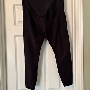 Old Navy maternity 7/8 powersoft leggings